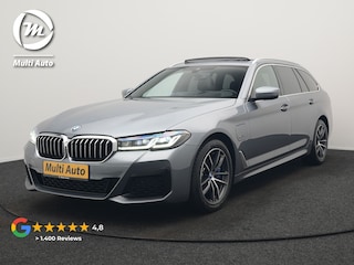 BMW 5-serie Touring 530e xDrive M Sport Plug In Hybrid 293pk Dealer O.H. PHEV | Panodak | Head Up | Laser LED | 360 Camera | Harman & Kardon | Sfeerverlichting | Alcantara Sportstoelen Verwarmd | Keyless | Blis | Virtual | Navigatie | DAB |