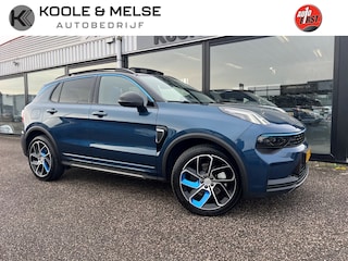 Lynk & Co 01 1.5 261pk PHEV , 360gr camera , PANO Dak , Stuur en stoel verwarming , Adaptive CC , Car play .