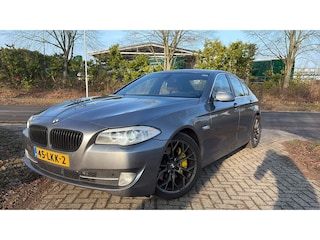 BMW 5-serie BWJ 2010 535i 306 PK High Executive AUTOMAAT | ZEER NETTE AUTO | ORIGINEEL NL | 19"| LEDER | STOELVERW. | NAVI | CLIMA | CRUISE