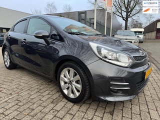 Kia Rio 1.2 CVVT ExecutiveLine navi, cruise, elec pakket, camera. pdc, 17 Inch , xenon/led, multi-stuur, 87.532 km nwe apk