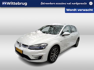 Volkswagen Golf E-DITION / Navigatie / LED / Digital cockpit / LM 17 inch / Parkeersensoren