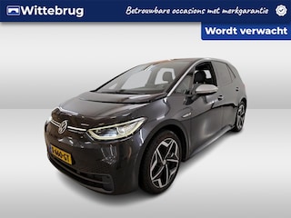 Volkswagen ID.3 First Plus 58 kWh 204pk / LED / Navigatie / Camera / Donker Glas / 19" LMV
