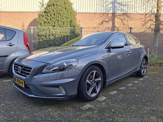 Volvo V40 2.0 D2 Momentum R line