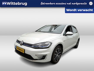 Volkswagen Golf E-DITION / Digitaal dashboard / Navigatie / Camera / LED / Parkeersensoren V+A /