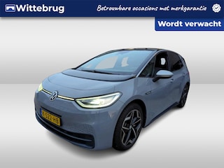 Volkswagen ID.3 First Plus 58 kWh / LED / Navigatie / Camera / Parkeersensoren V+A / Lichtmetaal 19 inch /  Stoelverwarming /