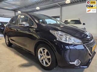 Peugeot 208 1.2 PureTech Style * Weinig kilometers !*Navigatie/telefoon.