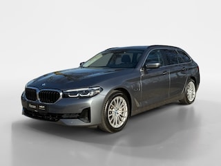 BMW 5-serie Touring 5 Serie Touring 530e High Executive I Trekhaak I Leder I Camera | Apple Carplay/Android Auto | DAB | Elektrisch wegklapbare trekhaak