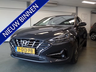 Hyundai i30 1.0 T-GDi MHEV Comfort Smart hybride, Navigatie, Achteruitrijcamera, Clima controle, Cruise controle, Elek ramen V/A, Apple Carplay, Pdc achter, Lm velgen 16'', Nederlandse auto!! Bovag afleverpakket 695,-