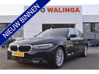 BMW 5-serie Touring 530e Leer | Head Up | Stuur-Stoelverw v+a | Adapt Cr | Sfeerverl.| Dealer onderhouden!