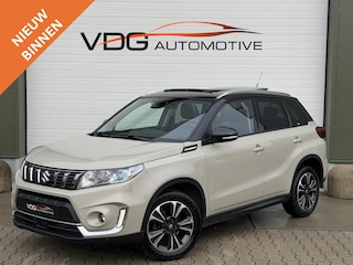 Suzuki Vitara 1.4 140 pk Automaat Style / Pano / Clima / Camera / Keyless / Alcantara / Adaptive Cruise / Two Tone / Stijl