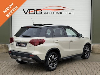 Suzuki Vitara 1.4 140 pk Automaat Style / Pano / Clima / Camera / Keyless / Alcantara / Adaptive Cruise / Two Tone / Stijl
