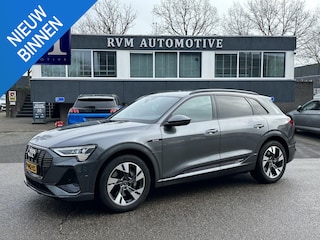Audi e-Tron 55 quattro S edition 95 kWh S-LINE BINNEN & BUITEN | SOH 94% | ORIG. NL AUTO | CAMERA | ELEK. KOFFERBAK | ADAPTIEVE CRUISE CONTROL | STOELVERWARMING | MEMORY SEATS | AUDI DEALER ONDERHOUDEN | RIJKLAAR + 12 MND BOVAG GARANTIE