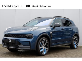 Lynk & Co 01 262PK AUT7 | Trekhaak | 360 Graden Camera | Panorama dak | Stoelverwarming | Parkeersensoren voor + achter | Adaptieve cruise control | Apple carplay & Android auto
