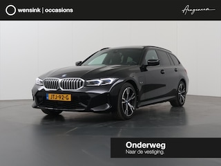 BMW 3-serie Touring 330e xDrive | M-Sport | Panoramadak | HUD | Curved Display | Ele.verstelbare stoelen + Geheugen | Camera | Apple CarPlay/Android Auto | Standkachel | Adaptieve Cruise Control | BMW LED |
