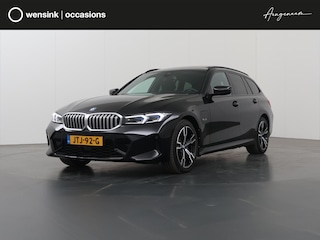BMW 3-serie Touring 330e xDrive | M-Sport | Panoramadak | HUD | Curved Display | Ele.verstelbare stoelen + Geheugen | Camera | Apple CarPlay/Android Auto | Standkachel | Adaptieve Cruise Control | BMW LED |