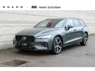 Volvo V60 2.0 T6 Plug-in hybrid AWD Plus Dark | Panoramadak | Harman Kardon geluidsysteem | Rondomzicht camera | Hemelbekleding donker | Nappa leder charcoal bekleding | Google services | Getinte ramen | Apple Carplay & Android Auto | Verwarmbare voor- en achterstoelen | Verwarmbaar stuurwiel | Elektrisch verstelbare stoelen met geheugenstanden |