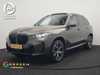 BMW X5 xDrive50e M Sport Plug In Hybrid 490pk Dealer O.H. PHEV | Panodak | Luchtvering | Laser LED | Head Up | Adaptive Cruise | 360 Camera | Lederen Sportstoelen Memory & Ventilatie | Bekerhouders Verwarmd & Gekoeld | Harman & Kardon