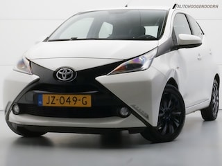 Toyota Aygo 1.0 VVT-i x-play Sport (LED,CRUISE CONTROL,ACHTERUITIJCAMERA,AIRCO,BLUETOOTH,SPORTSTOELEN,5-DEURS,TOPCONDITIE)