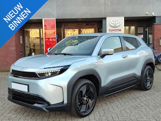 Toyota Urban Cruiser DYNAMIC 61 kWh NIEUW! STOELVERW BLIND SPOT KEYLESS PARK-SENSOREN CAMERA KEYLESS NAVI AD-CRUISE APPLE/ANDROID