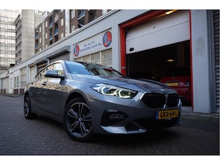 BMW 218i | Panoramadak | Leer | Sportstoelen | M-Sport accenten | Verwarmd Sportstuur | Stoelverwarming | BMW onderhouden |