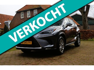 Lexus NX 300h Aut. | Lederen Interieur | Rijbaanbegeleiding | Stoelverwarming | Xenon | Historie | Apple Car Play | Orig. NL |