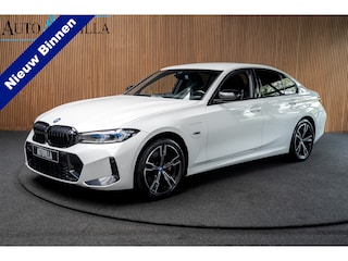 BMW 320e M-sport HUD Leer Navi Camera ACC Matrix LED Laser PDC Virtual Climate (3-zone) Zwarte binnenhemel Sportstoelen LM velgen Facelift model! BTW auto!
