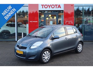 Toyota Yaris 1.3 VVT-i ASPIRATION 5-DEURS AIRCO 6-SPEED AFN-TREKHAAK ALL-SEASON NL-AUTO