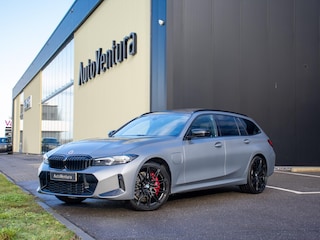 BMW 3-serie Touring 330e xDrive | M-Sport | Schuif-/kantel dak | Stoelverwarming | Head-Up | Camera