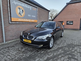 BMW 5-serie Touring 520i Corporate Lease Business Line Edition I (tik in de motor)