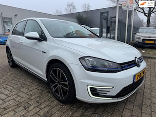Volkswagen Golf 1.4 TSI GTE 110 kw en electro 250 pk , 5 deurs, cruise, elec pakket, navi, led , multi-stuur, zeer mooie auto !