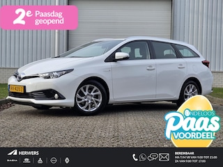 Toyota Auris Touring Sports 1.8 Hybrid Aspiration / Achteruitrijcamera / Trekhaak / All Season Banden / Navigatie / Lichtmetalen Velgen / Cruise Control / Climate Control /
