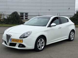 Alfa Romeo Giulietta 1.6 JTDm Distinctive PANO - NAVI