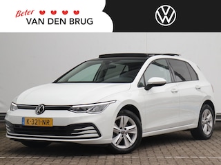 Volkswagen Golf 1.0 TSI Life | Panoramodak | ACC | Sensoren voor + achter | Regensensor | App Connect |