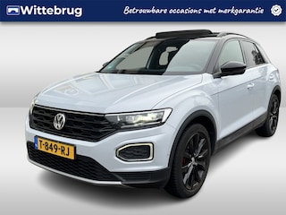 Volkswagen T-Roc 1.5 TSI Sport / AUTOMAAT/ PANO/ STANDKACHEL/ ELEK.KLEP/ DODEHOEK/ STOELVERWARM./ PARK.SENSOR.V+A/ ACC/ APP-CONNECT/ KEYLESS/ RIJ-MODI/ DAB/ NAVI/ LED/ CLIMA/ ISOFIX/ 18'' LMV