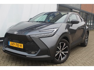 Toyota C-HR 1.8 Hybrid 140 First Edition All weather banden l Stuur + Stoel verwarming l Dodehoek sensor l Navi l Apple/ Android carplay l Adaptief cruise controll  Lane Assist