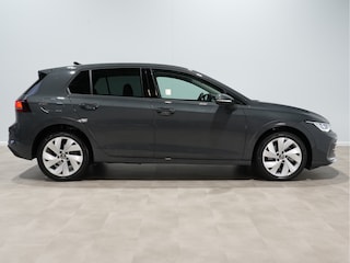 Volkswagen Golf 1.5 eHybrid 204pk Life Edition Trekhaak, Apple Carplay, 17'' Lichtmetalen velgen