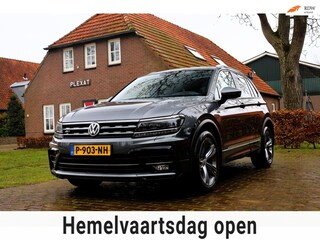 Volkswagen Tiguan 2.0 TDI 4Motion Highline Aut. | 3x R-line | Panorama | Adaptief | Trekhaak | Stoelverwarming | Virtual Dash. |