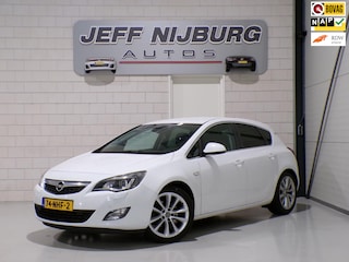 Opel Astra 1.6 Turbo Cosmo "Origineel NL!" Xenon Leer Stoelverwarming Bluetooth Navigatie Cruise-control Parkeersensoren 18"Velgen