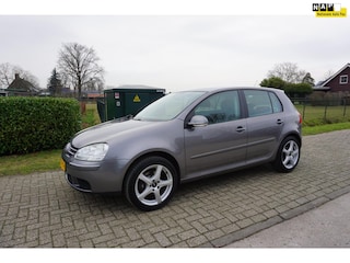 Volkswagen Golf 1.6 FSI Optive 2