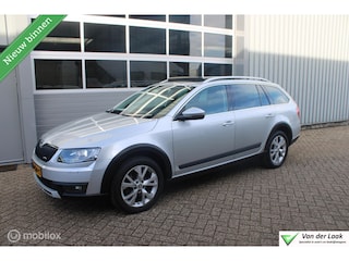 Skoda Octavia Combi 2.0 TDI Scout 4X4 | Panoramadak | Stoelverwarming | Trekhaak