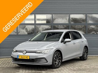 Volkswagen Golf 1.0 TSI LIFE I ADAPTIVE CRUISE CONTROL I SFEERVERLICHTING I 17" LICHT METALEN VELGEN