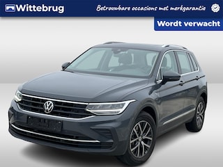 Volkswagen Tiguan 1.4 TSI eHybrid 245pk LIFE / Panorama dak / Navigatie / Leder interieur / LM 17 inch / Camera / Wegkl trekhaak
