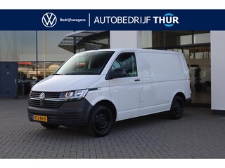Volkswagen Transporter 2.0 TDI L1H1 26 Comfortline 90PK / 66kW, Executive plus pakket (Apple Carplay & Android Auto, navigatie discover pro, DAB+), bijrijdersbank, airco, achteruitrijcamera (rear view), achterdeuren zonder ruit, tussenwand, betonplex vloer, zijwand betimmering, trekhaak