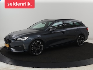 Cupra Leon 1.4 eHybrid VZ | 245pk | Trekhaak | Stoelverwarming | Carplay | Camera | Sfeerverlichting | Keyless | Navigatie | Sportstoelen | Park Assist | Stuurverwarming | PHEV | Plug In