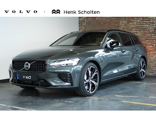 Volvo V60 T8 Plug-in hybrid AWD Plus Dark | Harman Kardon Premium Audio | 360° Parkeercamera | Parkeersensoren voor en achter | Google Infotainment | Nappa Lederenbekleding | Panoramadak | Parkeerverwarming | Head-Up Display | 19" 5-Spaaks Black / Diamond Cut velgen