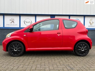 Toyota Aygo 1.0-12V 2006 129000km NWE.APK 2250EU