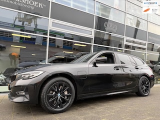BMW 3-serie Touring 330e Sport Line