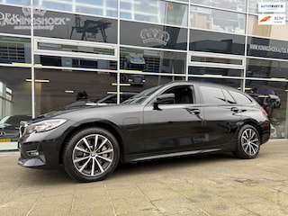 BMW 3-serie Touring 330e Sport Line