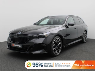 BMW 5-serie Touring 530e xDrive 299PK Aut. M-Sport, Panoramadak, Head-Up Display, Stoelverwarming & ventilatie, Bowers & Wilkins Audio, Elektr. Achterklep, Trekhaak, 21" LM Velgen