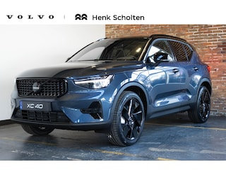 Volvo XC40 B4 Plus Black Edition | Schuif/Kanteldak | 360º Visual Park Camera | Harman Kardon Premium Audio | 20" Lichtmetalen Wielen |